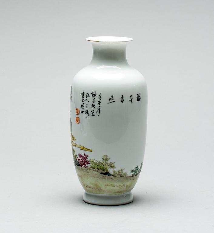 VAS, porslin, Kina 1900-tal.