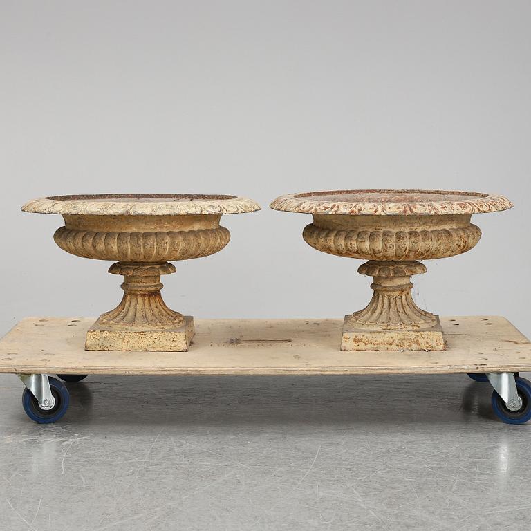 A pair of cast iron plat pots.