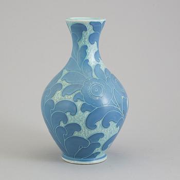 JOSEF EKBERG, a stoneware vase, sgarfitto, Gustafsberg 1918.