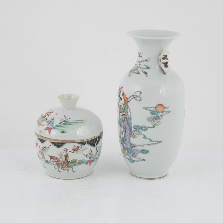 Vas och burk med lock, porslin, Kina, 1800-/1900-tal.