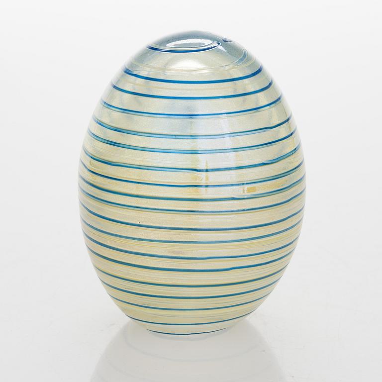 OIVA TOIKKA, An annual glass bird with its egg, year 2007, both signed O. Toikka Nuutajärvi, the egg numbered 328/750.