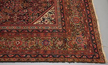 A carpet, an antique Feraghan, ca 579,5 x 234,5 cm.