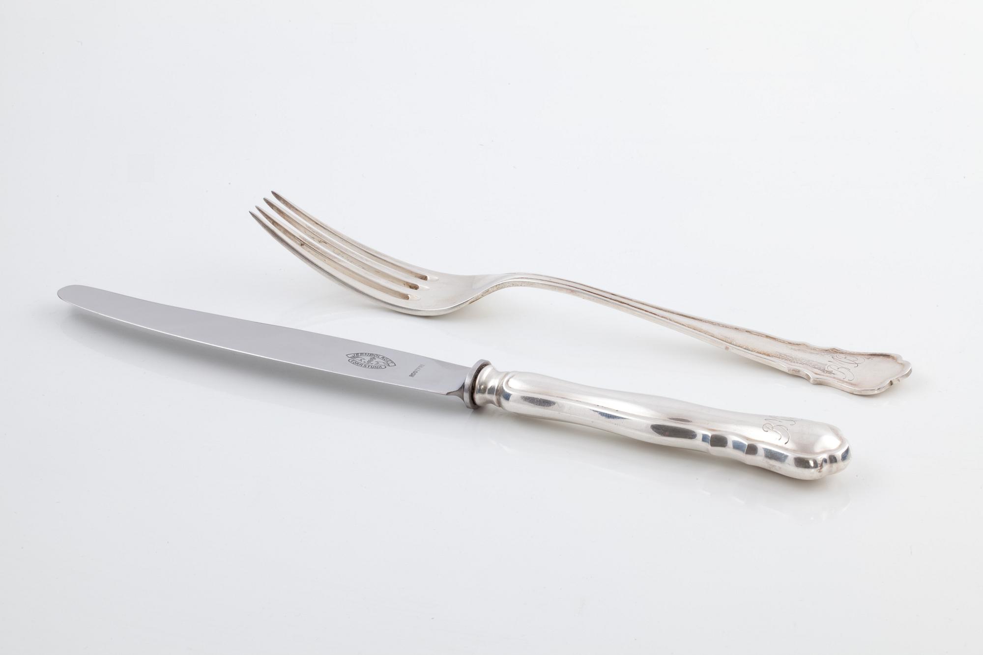 BESTICK, 120 delar silver samt 40 delar nysilver, bl a svenska importstämplar, 1900-tal. Tot silvervikt c:a 4700 g.