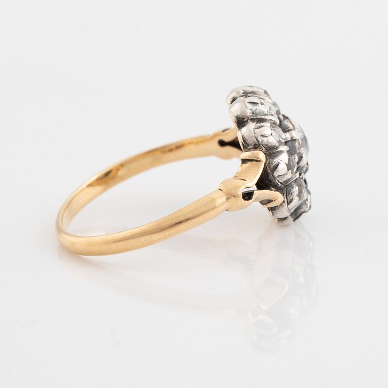 Ring in gold with old-cut and rose-cut diamonds.