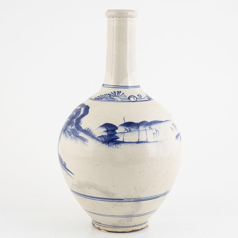 Vase, Japan, 20th century.