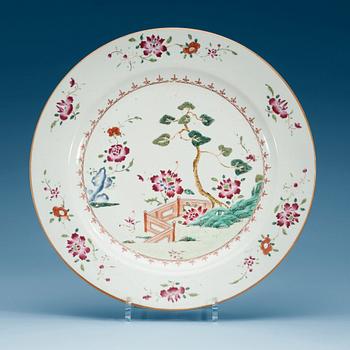 1597. A famille rose serving dish, Qing dynasty, Qianlong (1736-95).