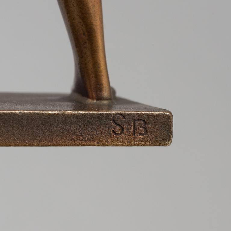 A bronze sculpture "Fritidsflickan" by Stig Blomberg for Ystad Brons.