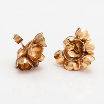 Liisa Vitali, Two pairs of "Kevät" earrings made of 14K gold. Westerback, Helsinki 1969 and 1971.