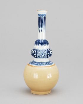 A blue and white glazed vase, Kangxi style, Qing dynasty.