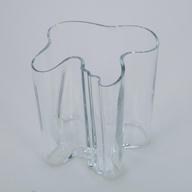 VAS, klart glas, signerad Alvar Aalto 3031. 1900-talets senare hälft.