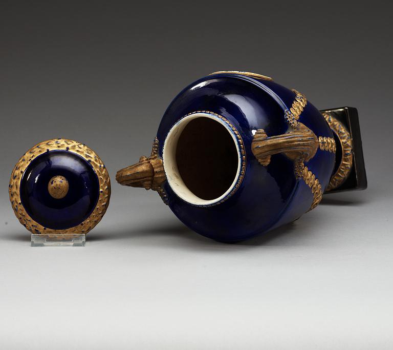 POTPOURRIURNA med LOCK, flintgods. Marieberg, troligen 1780-tal.