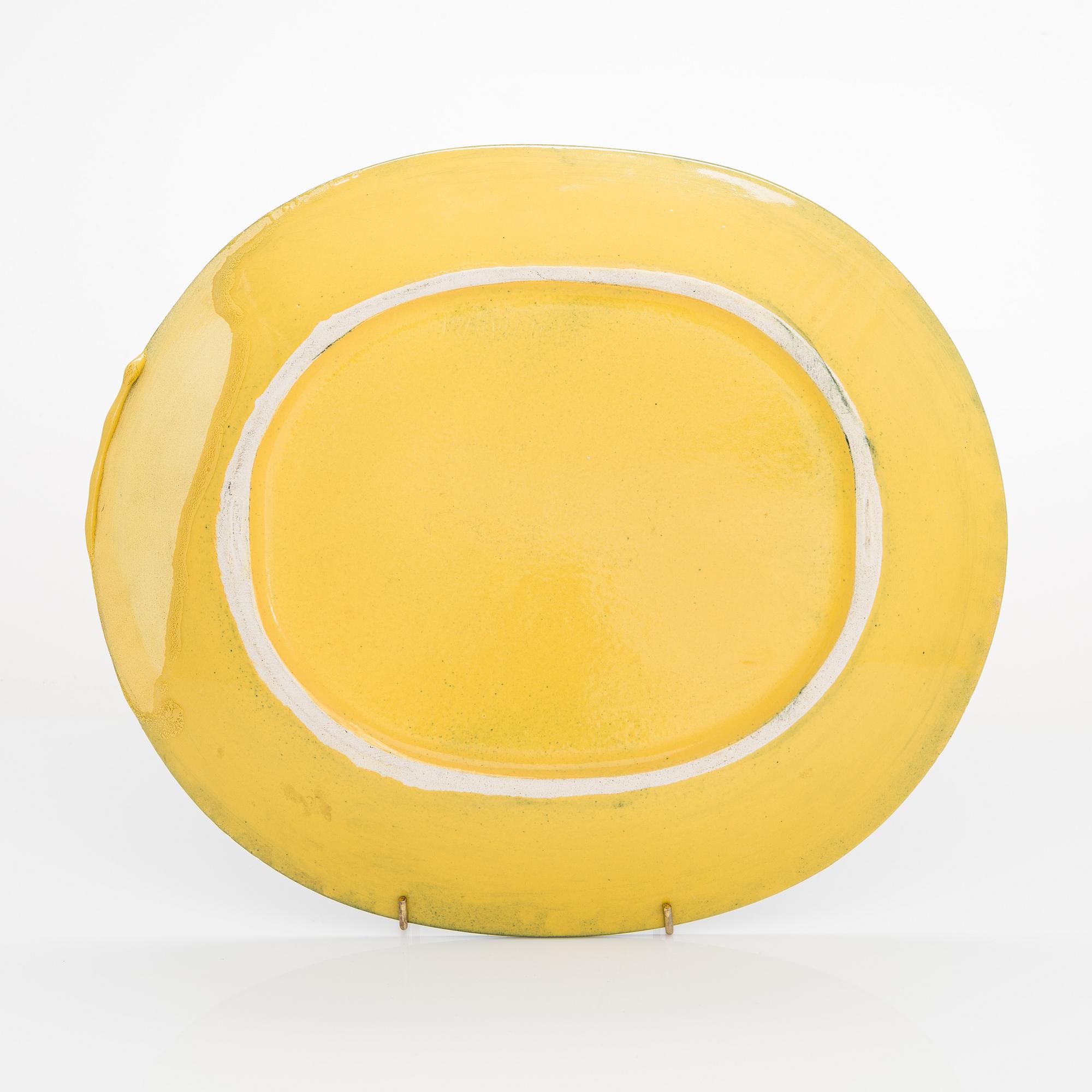 Birger Kaipiainen, a decorative plate signed Kaipiainen Arabia.
