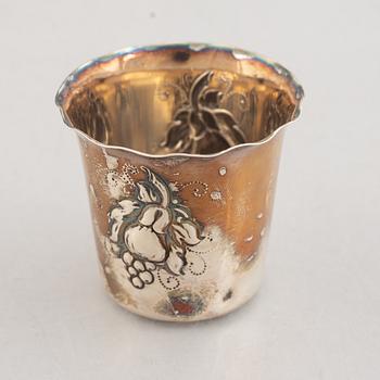Bägare, 5 st (4+1), silver, bl.a. Einar Telander, Stockholm 1991 samt tumlare, silver, Claës Giertta, Stockholm 1986.