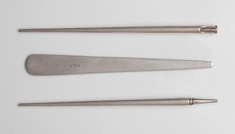 WRITING UTENSILS, 3 parts. 84 silver. Jakob Rosen St. Petersburg 1898-1917. Length of pen shaft 19 cm.