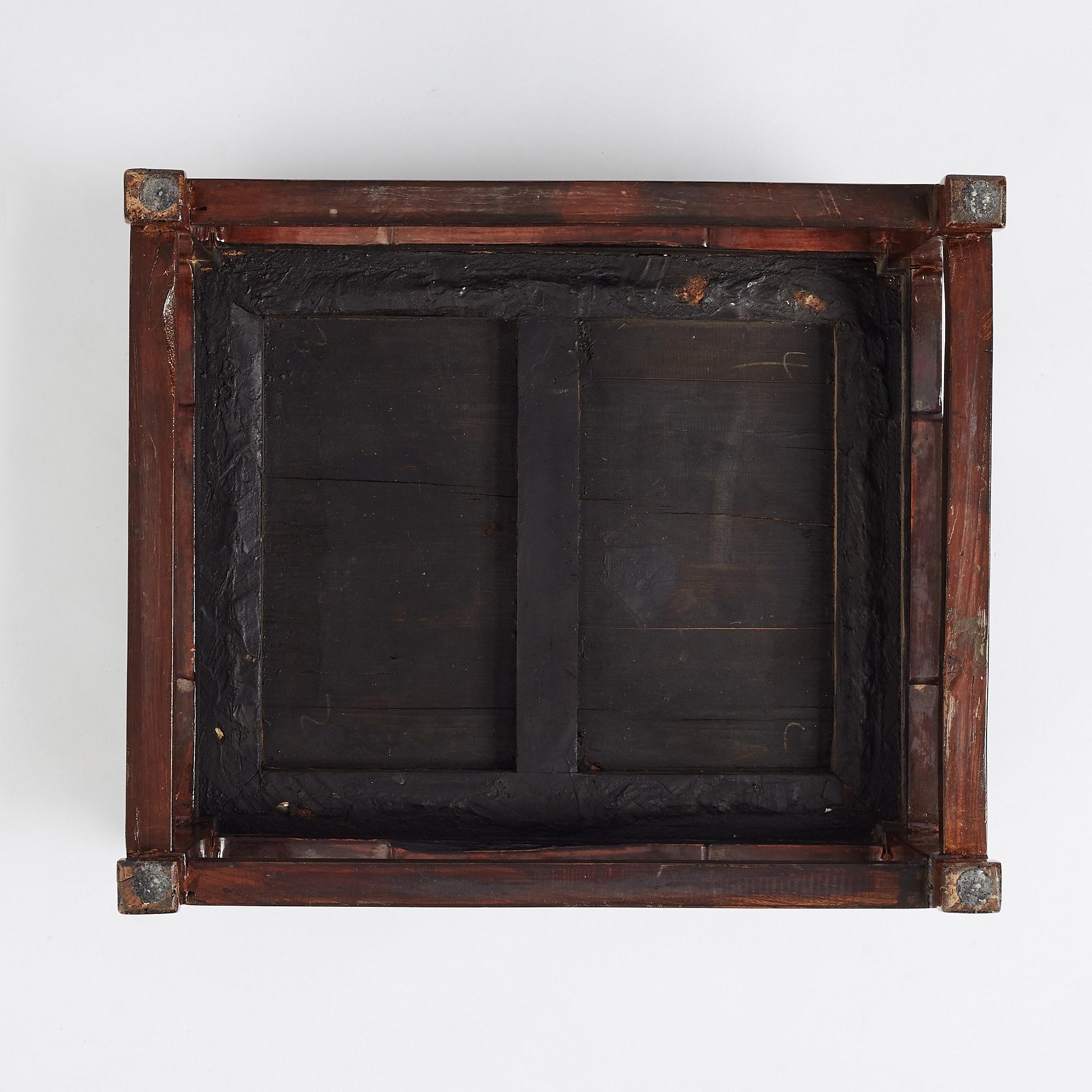Bord, hardwood. Qingdynastin, 1800-tal.