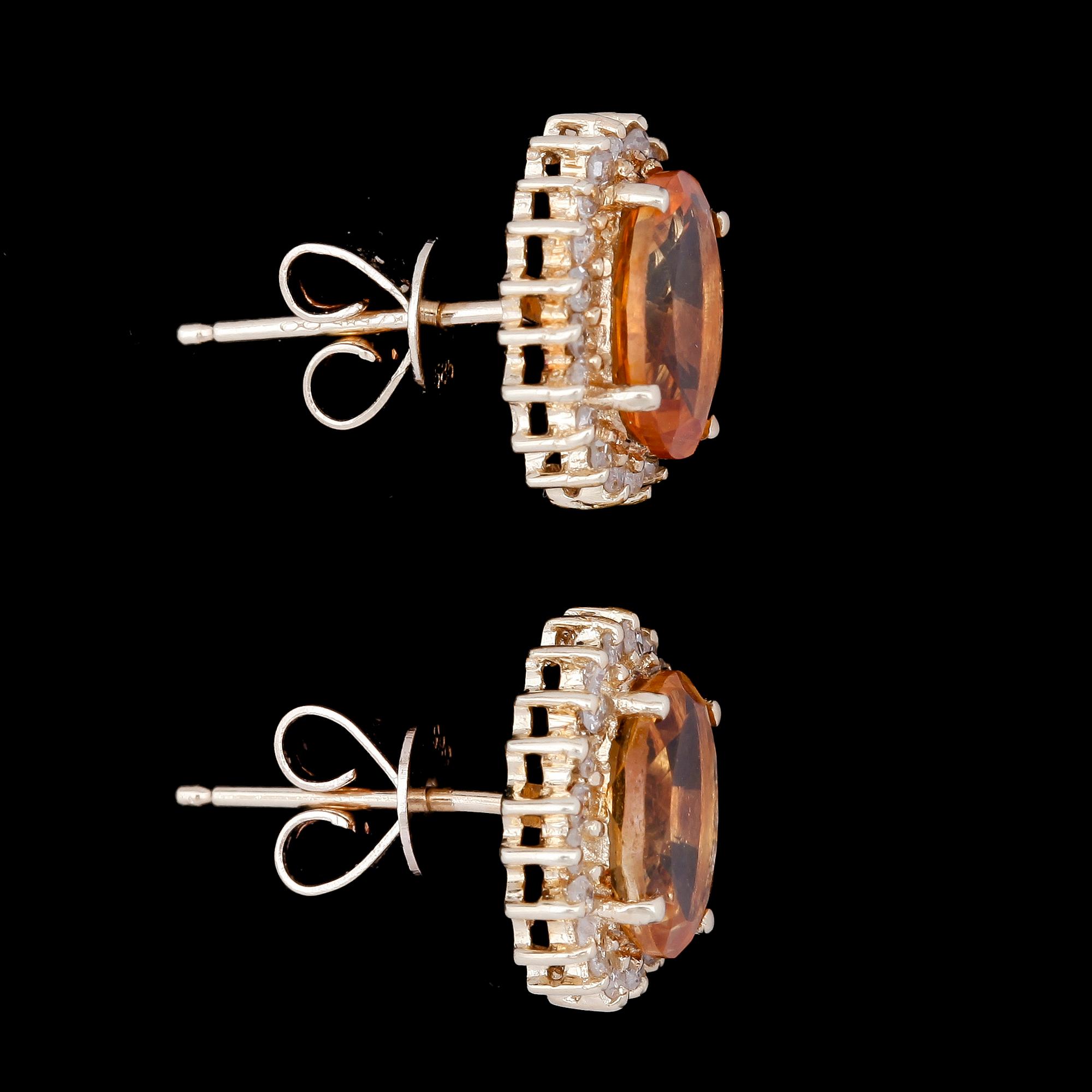 ÖRHÄNGEN, ett par, 14k guld med gul citrin och små diamanter. Vikt 2,2g.