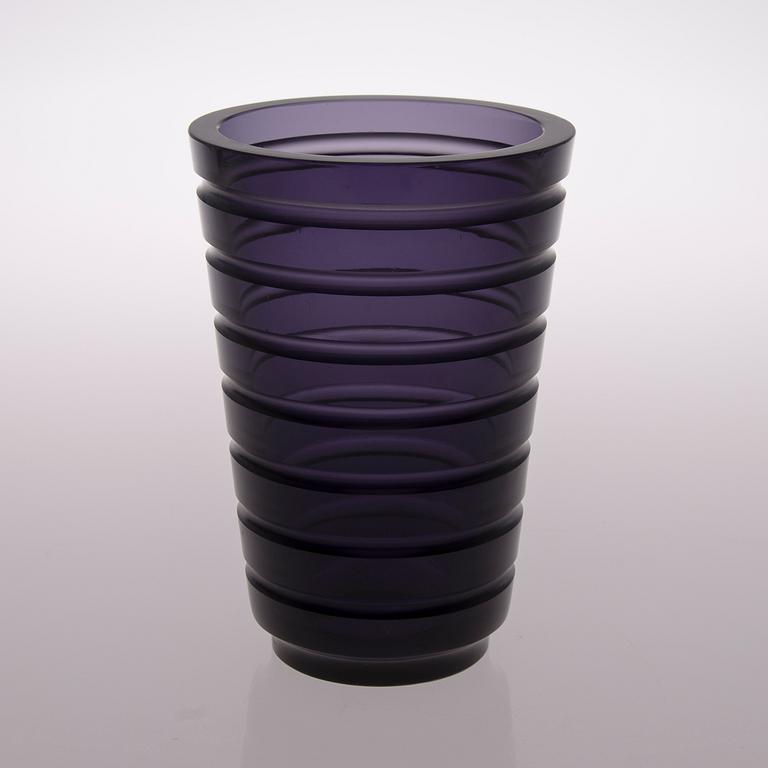 A glass vase signed Karhula GH -35.