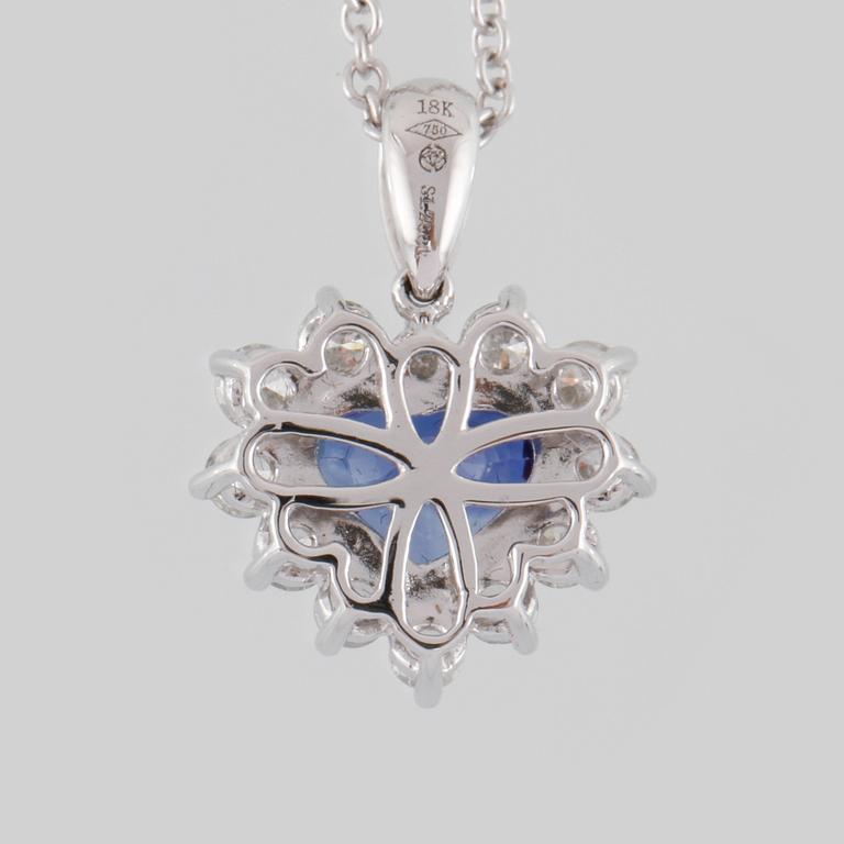 HÄNGE, 18K vitguld med briljantslipade diamanter 0.42 ct  samt hjärtslipad blå safir, 1.26 ct. Vikt 3,5 gram.
