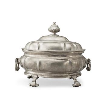 1472. A Rococo pewter tureen with cover by L. Lundwall, master in Jönköping 1761.