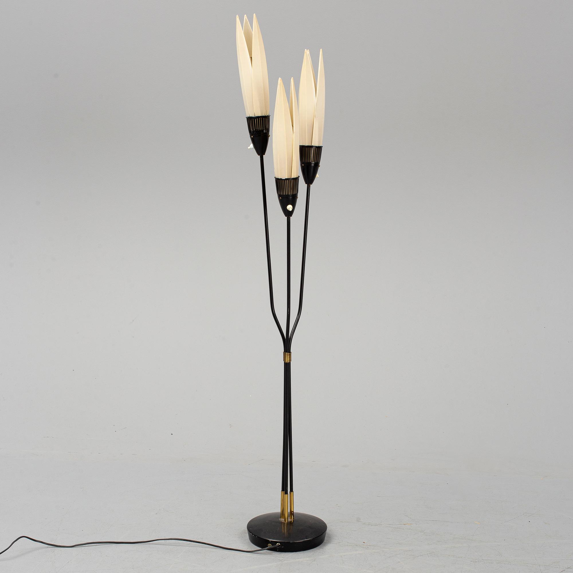 A 1950's standard light.