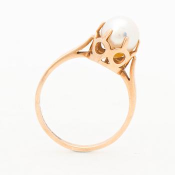 RING, odlad pärla, 14K guld. Auran Kultaseppä, Åbo 1969.