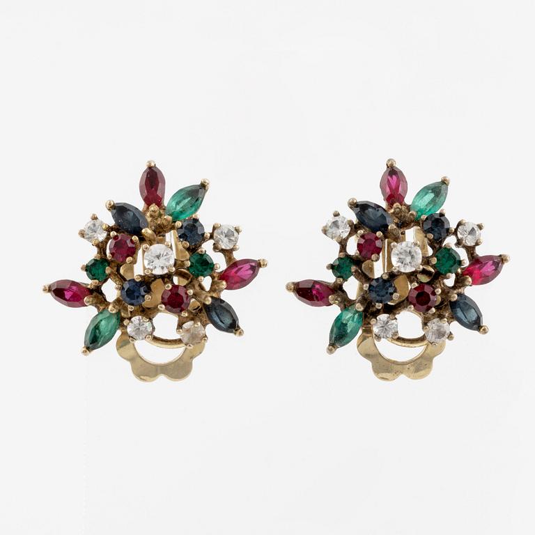 Costume jewellery earrings with paste.