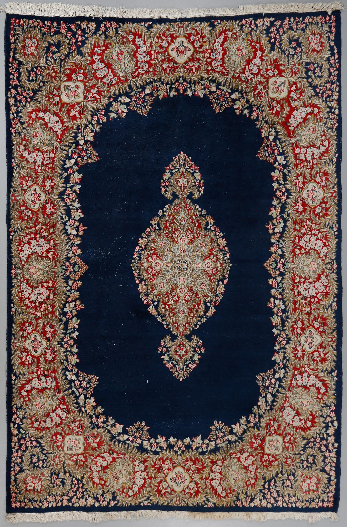 MATTA, Kirman, 1900-talets andra hälft, ca 310x215 cm.