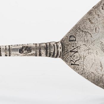 Brännvinssked, silver, barock, 1600-tal. Icke identifierad stämpel.