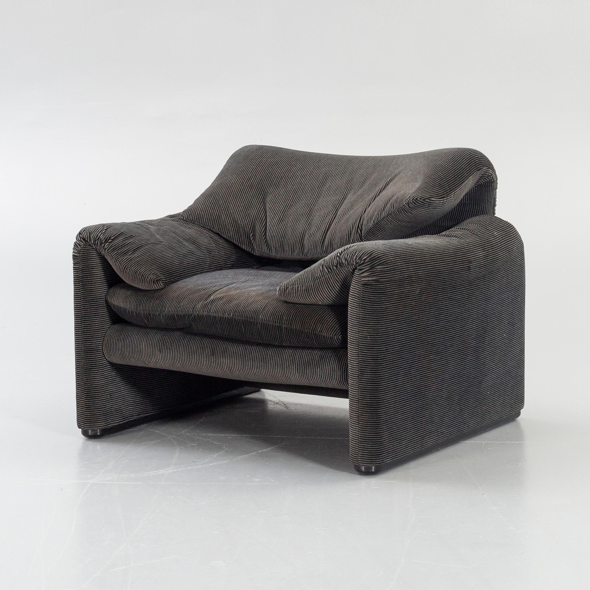 Vico Magistretti, armchair "Maralunga", Cassina late 20th century.