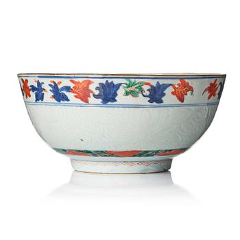 1037. A famille verte bowl, Qing dynasty, Kangxi (1662-1722).
