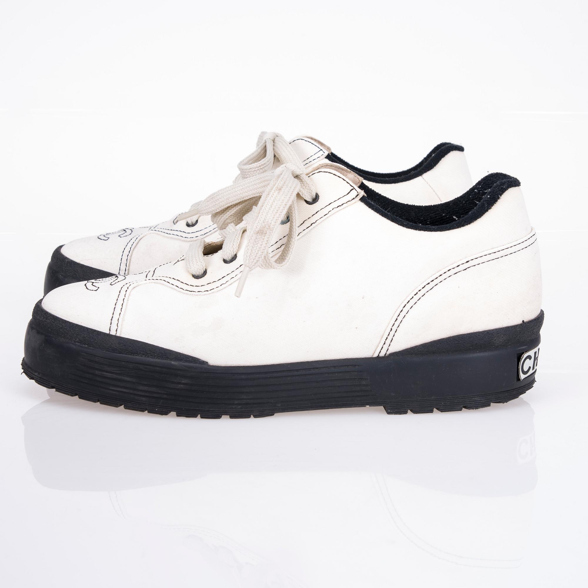 SKOR, Chanel.