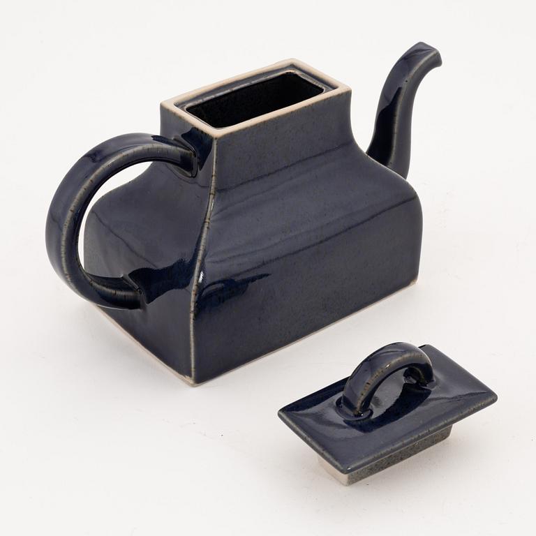 Signe Persson-Melin, tekanna, stengods, "Kinesen", Porslinsfabriken i Lidköping, numrerad 49/100.