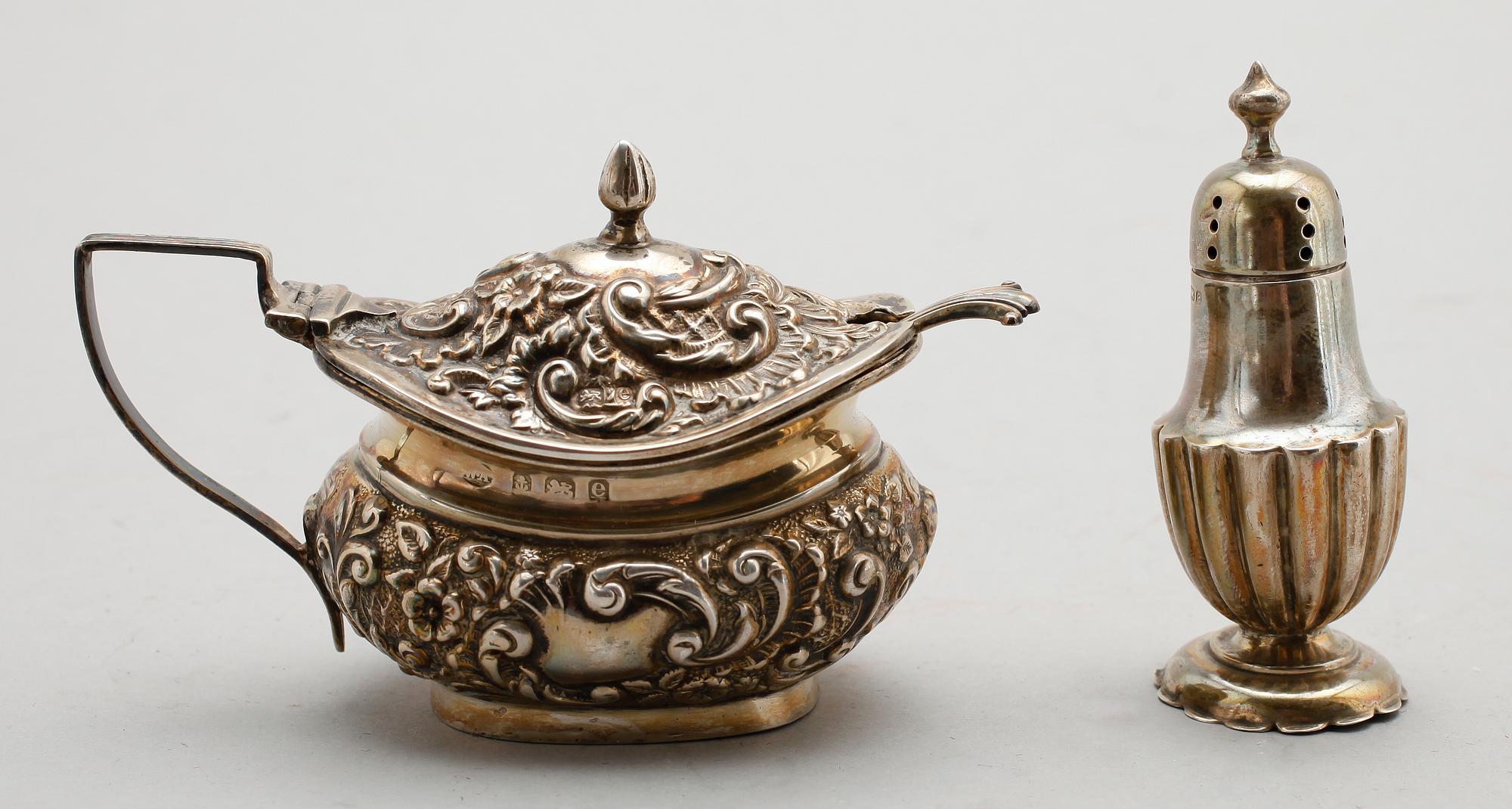 SILVERFÖREMÅL, 5 del, bla T Eldh 1979. Tot vikt ca 100 g.