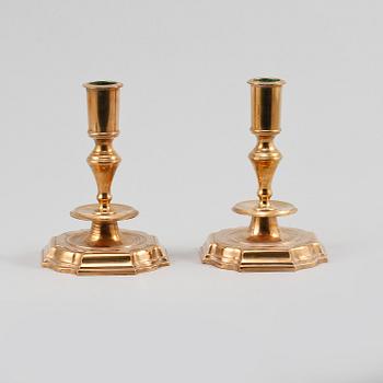 LJUSSTAKAR, ett par, barockstil, malm, 1900-talets andra hälft.