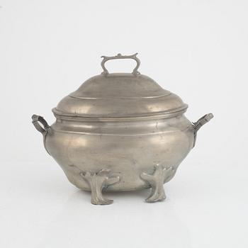 A pewter tureen with cover by Peter Larsson Holmin, Borås, Sweden, 1784.