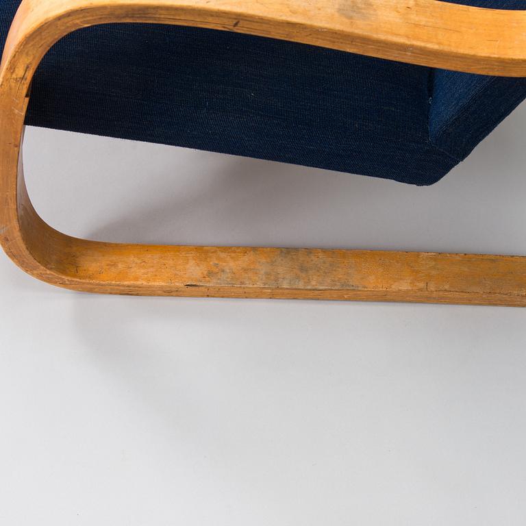 Alvar Aalto, a mid-20th century '401' armchair for  O.Y. Huonekalu- ja Rakennustyötehdas A.B. Finland.