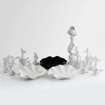 Harlad Salomon, twelve porcelain figuries and three dishes from the series "Skärgårdsdröm", Rörstrand, Sweden.