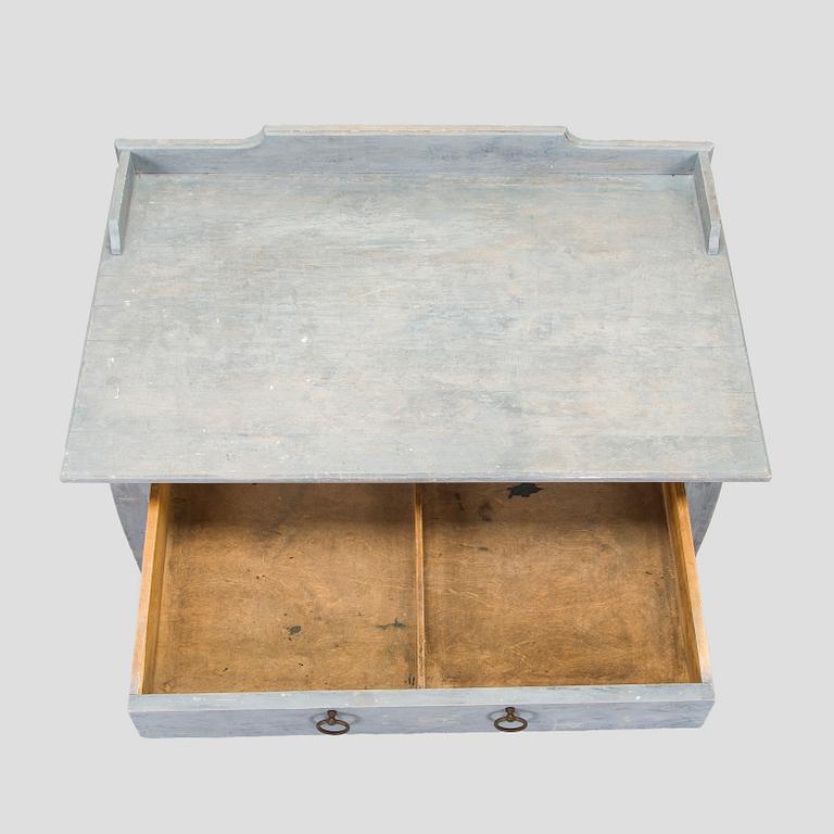 Desk.
