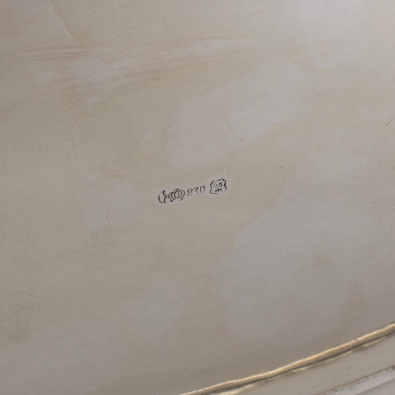 A 20th century German silver dish, maker's mark "GK". Weight 556 g.