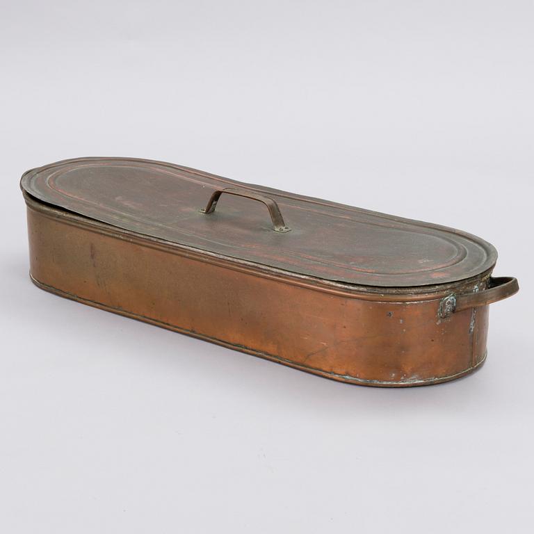 A copper fish pan, early 20th Century.