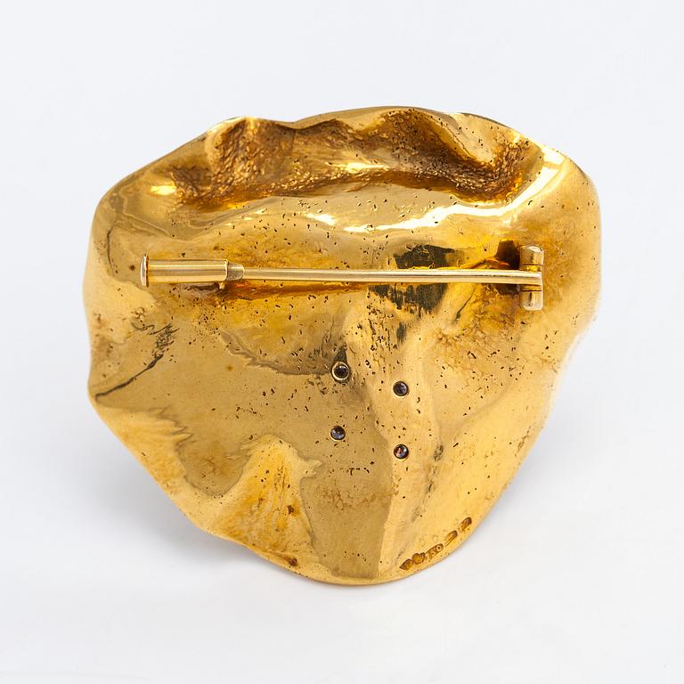 Lotta Orkomies, Brosch, 18K guld och diamanter ca 0.21 ct tot. A.Tillander, Helsingfors 1972.