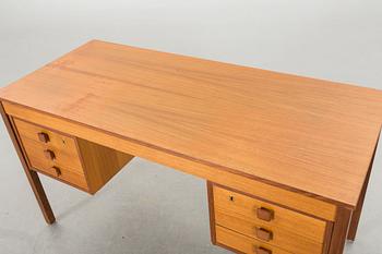 A Domino Mobler 1950/60's desk.