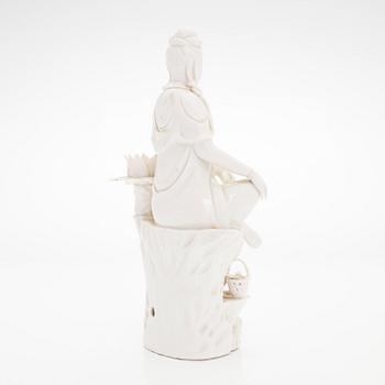 A blance de chine figure of Guanyin, Qing dynasty, 19th century.