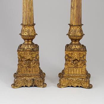 A pair of empire style table oil lamps, bronzed metal and glass, Dublot Freres, Rennes, late 19th century.