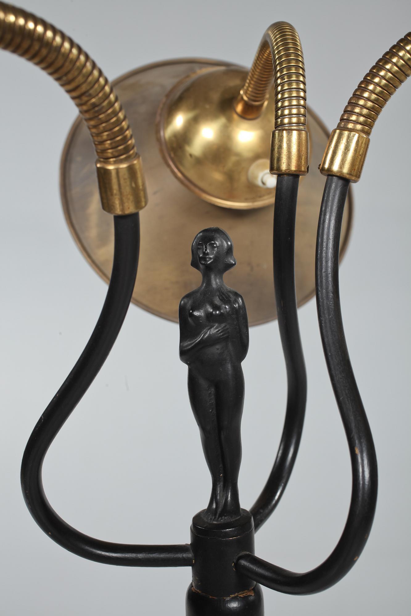 GOLVLAMPA, omkring 1900-talets mitt.