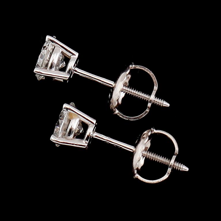 ÖRHÄNGEN, 1 par, 14 k vitguld, briljantslipade diamanter tot 0.63 ct.