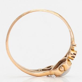 Ring, 18K guld, med opal och granat glas dubletter.