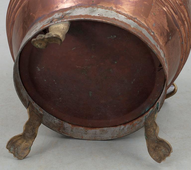 VATTENTUNNA MED LOCK, märkt Molin Norrtälje, sent 1800-tal.