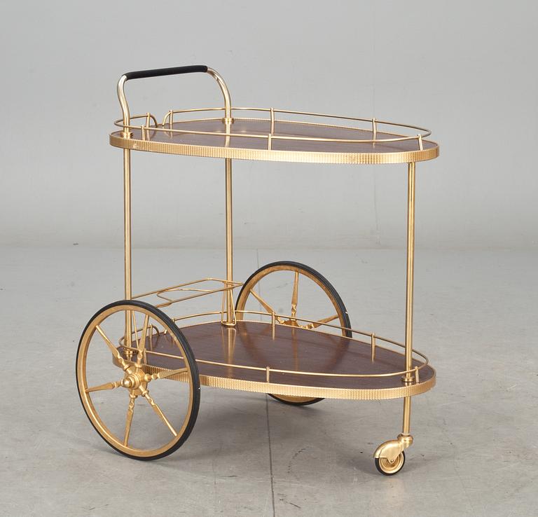 SERVERINGSVAGN, 1900-talets mitt.