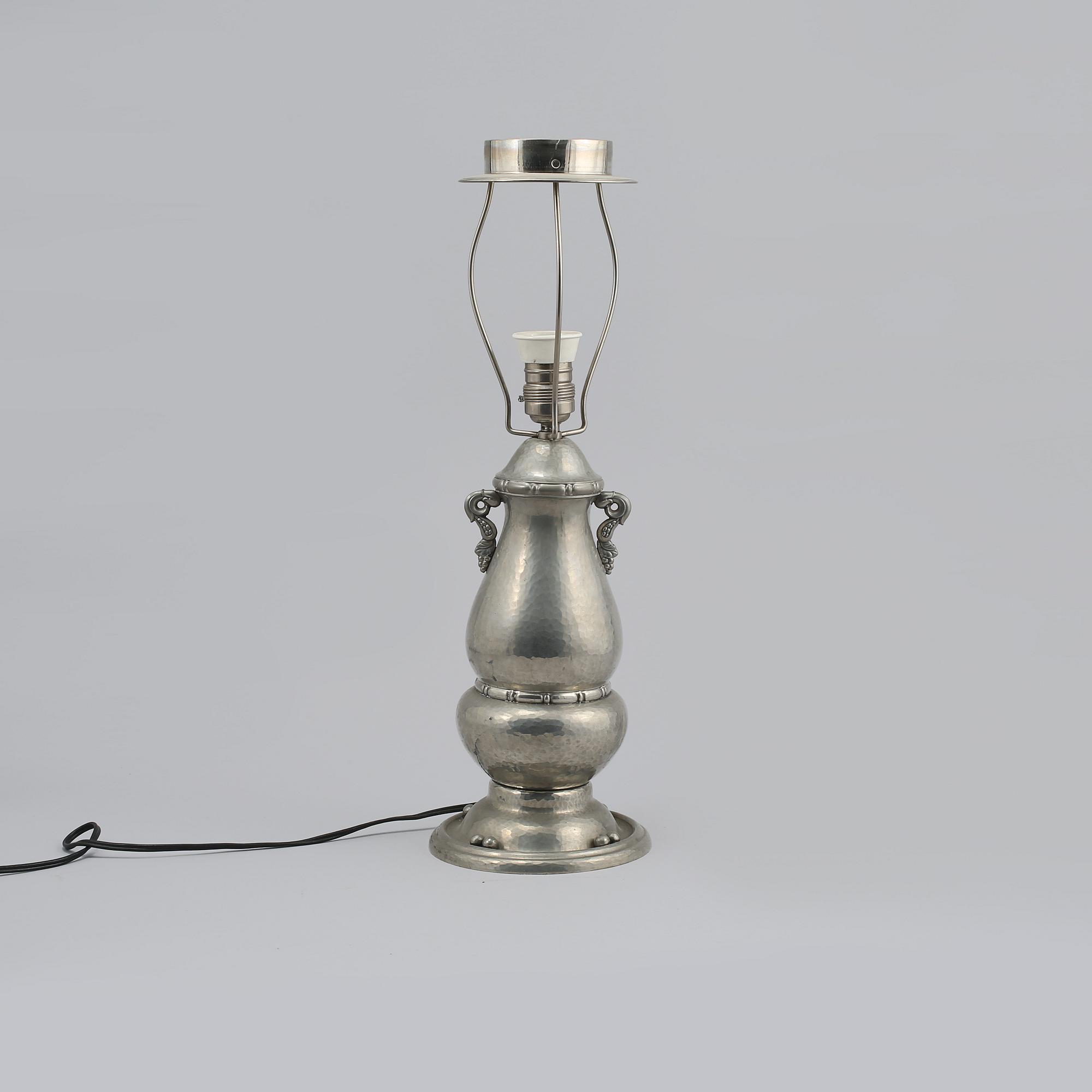 BORDSLAMPA, 1900-talets första hälft.